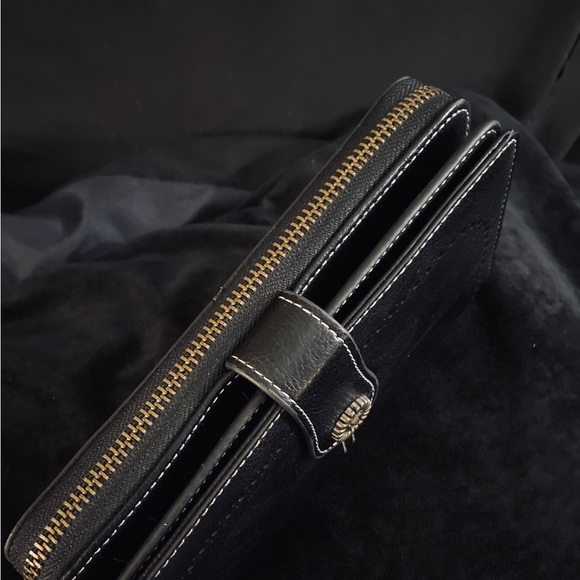 NWOT Charm Infinite Women’s Black Wallet - Picture 4 of 6